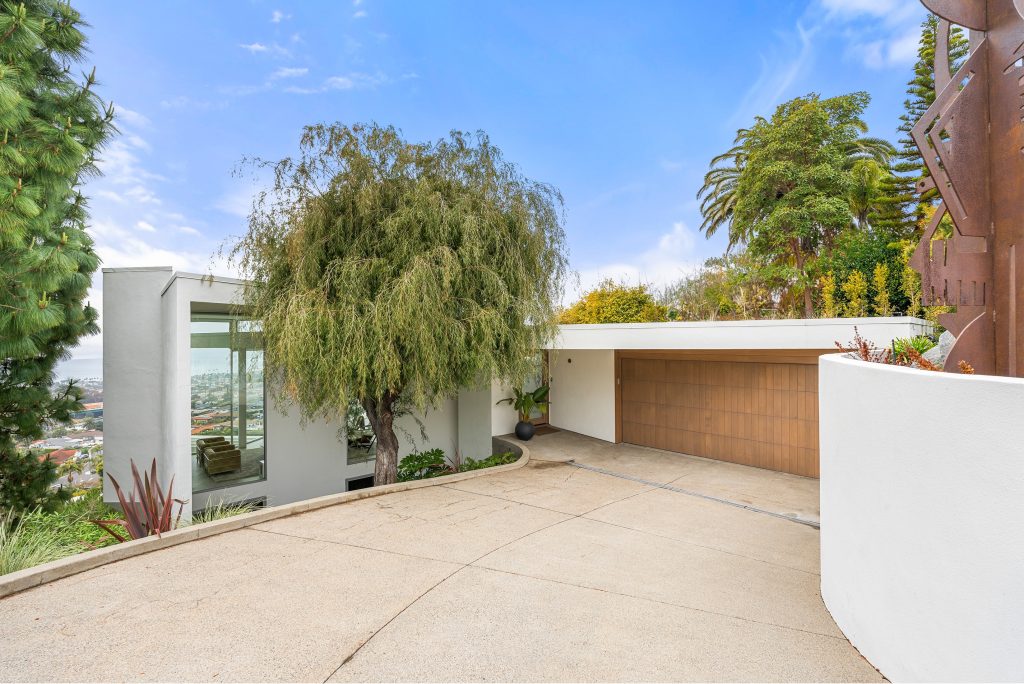 Modern Contemporary Entrance Garage