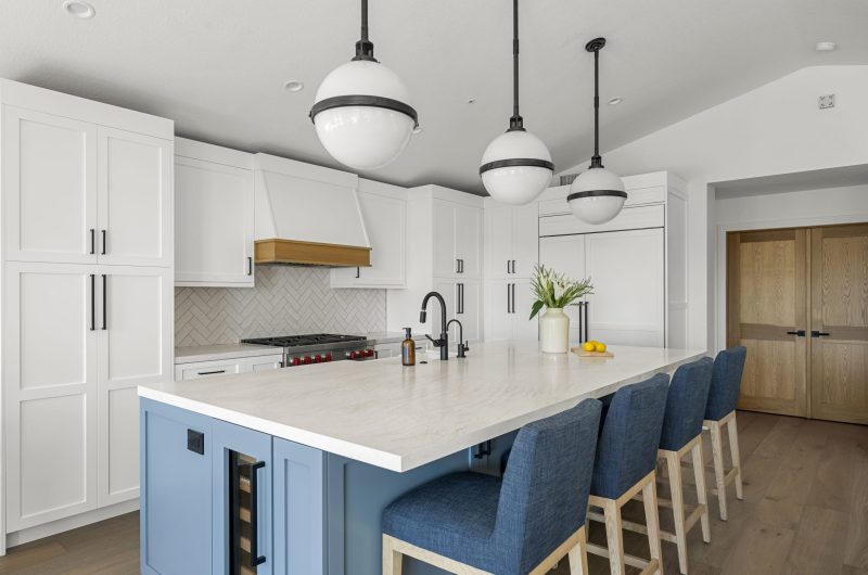 Modern Coastal Living Kitchen Remodel – Santa Lucia Modern Coastal Living Kitchen Remodel - Santa Lucia